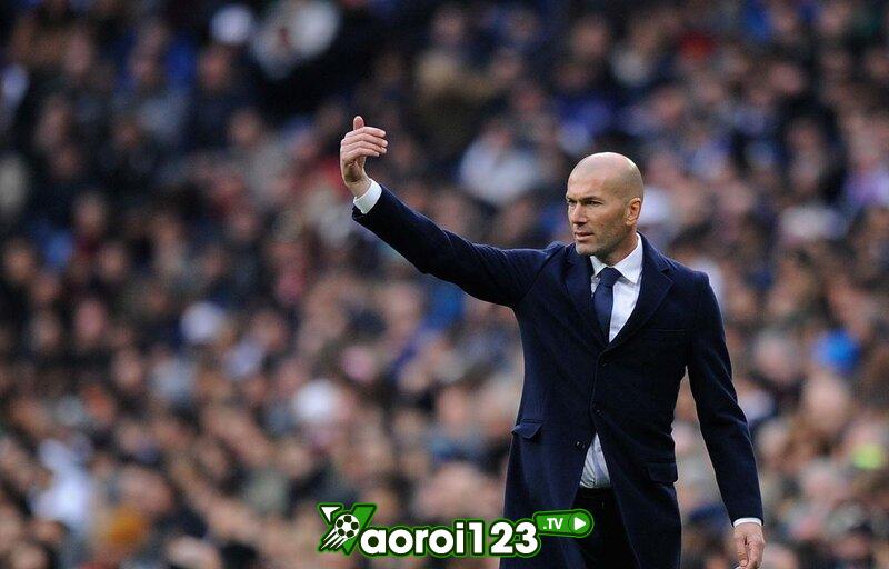 huấn luyện viên Zinédine Zidane